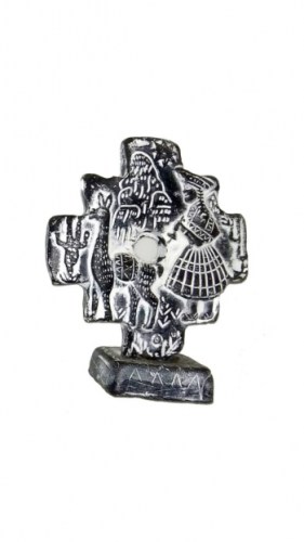 stone-carving-of-Andean-cross-Bolivian-village-with-llamas-2981