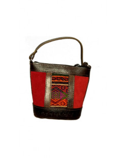 Small cloth and leather bag with aguayo Decorations